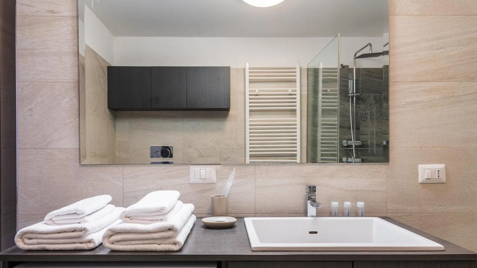 Easyhomes - Spiga Suite Milano 0*,