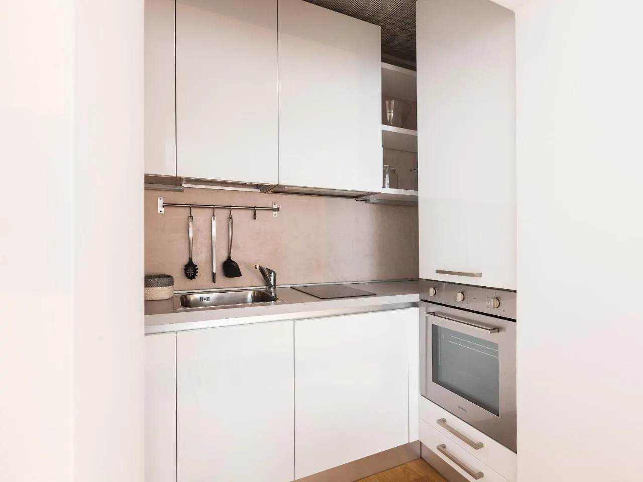 Easyhomes - Spiga Suite Milano 0*,  Italia