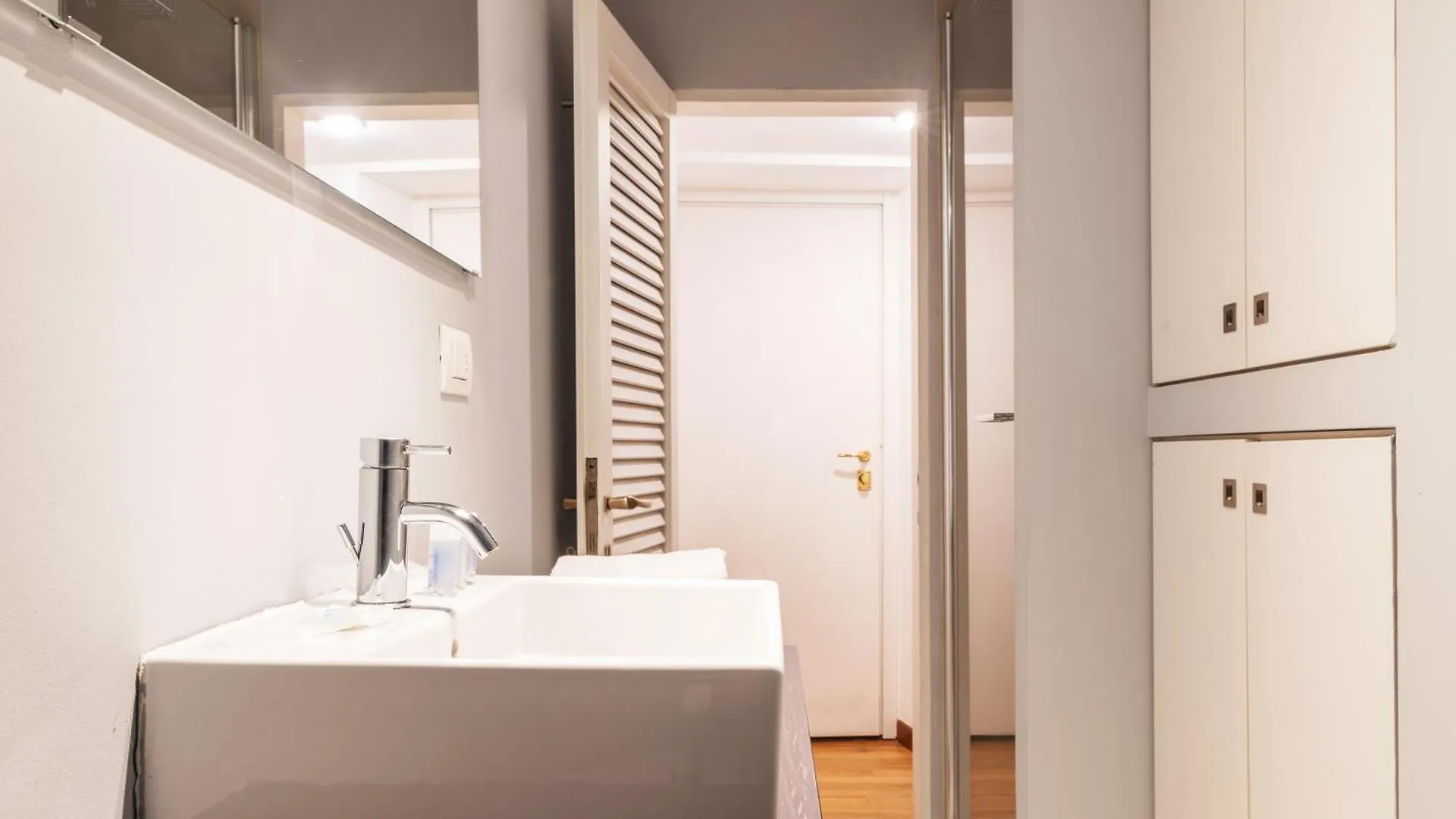 Apartment Easyhomes - Spiga Suite Milan Italy
